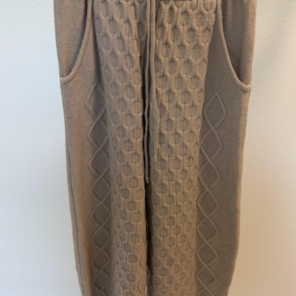 Ellandeem SET-  Annie Cable Knit Sweater & Annie Barrel Crop Knit Pant - Picture 6 of 6